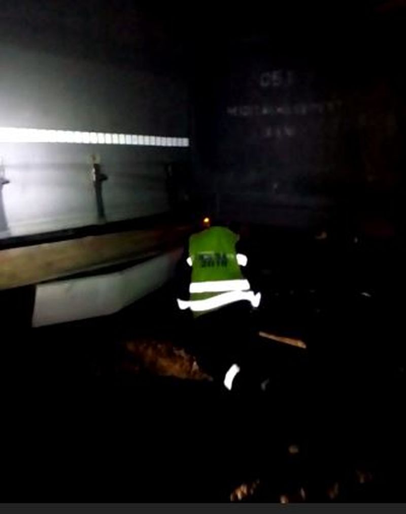 Accident la locul de muncă. Un muncitor cu capul zdrobit de un vagon