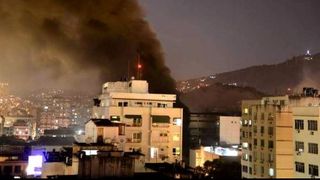 Incendiu de proporții. Pacienți mutați &icirc;n paturi pe stradă