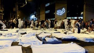 Incendiu de proporții uriașe în incinta unui spital. Pacienții mutați în paturi pe stradă