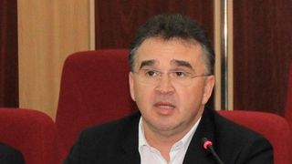 Marian Oprişan s-a &icirc;mprumutat cu 50.000 de euro de la mama lui! "Baronul de Vrancea" a primit şi o parte din pensia acesteia!