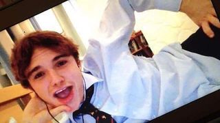 Un adolescent a murit la c&acirc;teva minute după ce a m&acirc;ncat un sandviș cu pui. Ce spun autoritățile