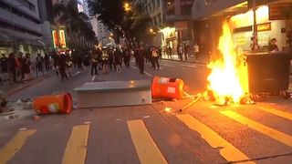 Hong Kong: Poliţia a folosit gaze lacrimogene împotriva manifestanţilor