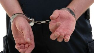 Un tânăr de 23 de ani din Dâmbovița, bănuit de tentativă de omor, reţinut