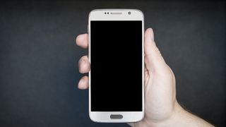 O simplă aplicație de pe telefon a salvat-o din m&acirc;inile agresorului pe o t&acirc;nără din Iași