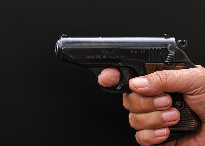 Acțiune șocantă în fața unei biserici. Tânăr împușcat în cap 