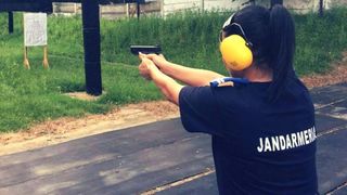 Acțiune șocantă &icirc;n fața unei biserici. T&acirc;năr &icirc;mpușcat &icirc;n cap 