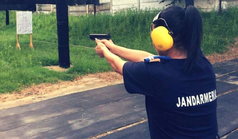 Acțiune șocantă în fața unei biserici. Tânăr împușcat în cap 