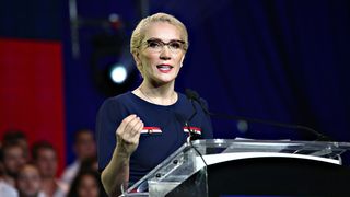 Soțul Ramonei Ioana Bruynseels a renunțat la salariul uriaș de la bancă și conduce campania electorală a soției! 62.000 euro câștiga lunar Dominic Bruynseels