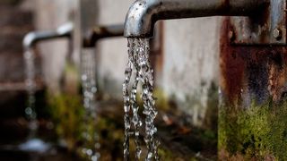 Școlile sunt &icirc;nchise, iar motivul este halucinant. Oamenii nu au apă de cinci zile