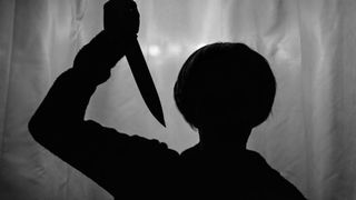 Răzbunare sângeroasă în stradă. Băiat înjunghiat și lăsat să moară