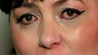 O renumită cântăreață de muzică populară împușcată în cap de soț. Scene terifiante chiar în fața copilului