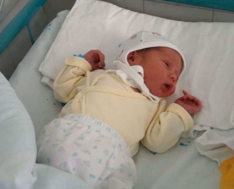 Particule din aerul poluat, descoperite în placente. Cum îi afectează pe bebeluși?