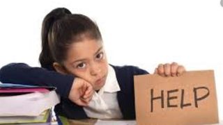 Povestea cutremurătoare a unui elev de 11 ani. Are mâna ruptă după ce a fost bătut și batjocorit de colegii săi