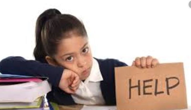 Povestea cutremurătoare a unui elev de 11 ani. Are mâna ruptă după ce a fost bătut și batjocorit de colegii săi