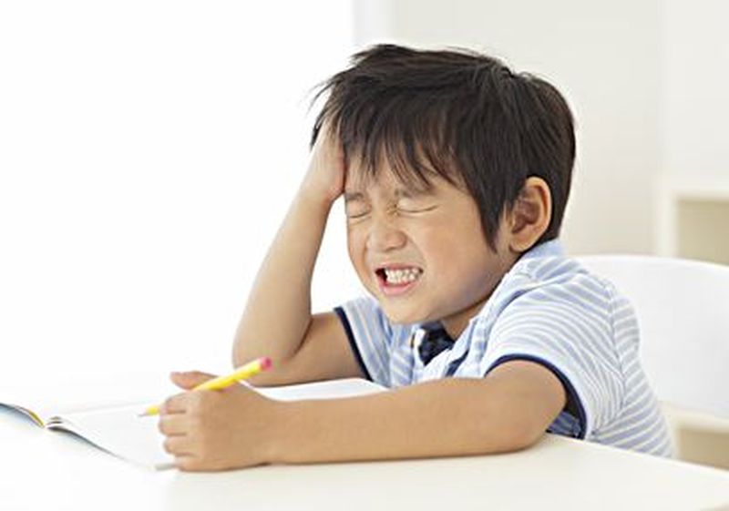 Povestea cutremurătoare a unui elev de 11 ani. Are mâna ruptă după ce a fost bătut și batjocorit de colegii săi