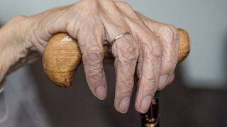 La 83 de ani blocată &icirc;n toaletă timp de șase zile. Ce s-a &icirc;nt&acirc;mplat cu bătr&acirc;na