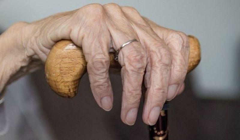 La 83 de ani blocată în toaletă timp de șase zile. Ce s-a întâmplat cu bătrâna