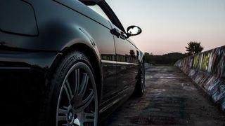 Mașină trăznită de două ori de fulger. Ce s-a întâmplat cu pasagerii