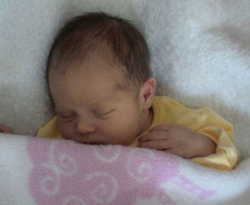 Bebeluș de o zi, găsit fără viață într-un tufiș. Gestul necugetat al mamei