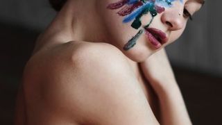 Și-a făcut un tatuaj și a ajuns de urgență la spital, la un pas de a-și pierde vederea