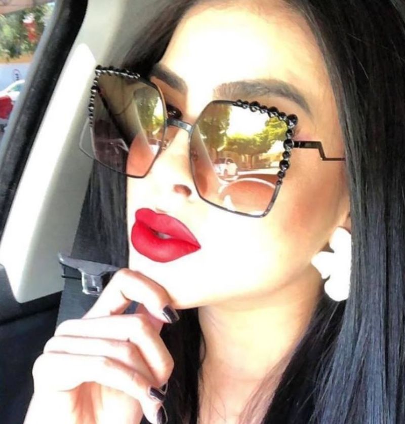 Bombă sexy găsită moartă în casă. Ce a pățit Claudia