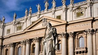 Lăcașul sf&acirc;nt-loc pentru orgii. Povestea halucinantă a celor doi preoți de la Vatican care au abuzat sexual tineri și tinere