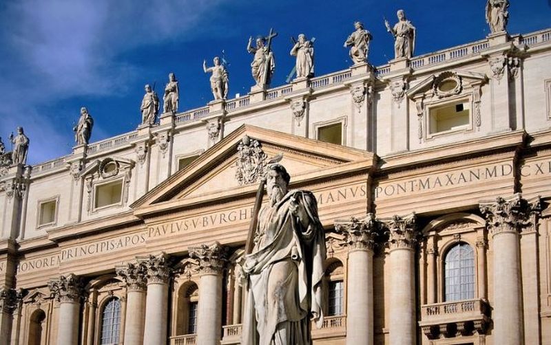 Lăcașul sfânt-loc pentru orgii. Povestea halucinantă a celor doi preoți de la Vatican care au abuzat sexual tineri și tinere