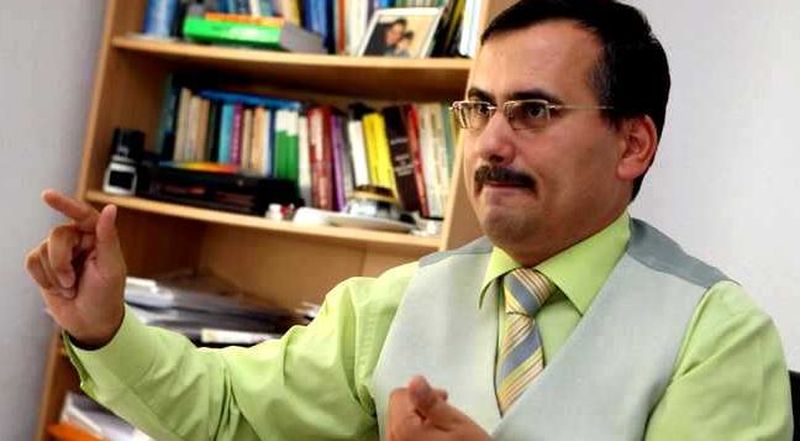 Președintele TATA cel care este acuzat de agresiune sexuală împotriva fiicei sale scos din arest. Bărbatul participă la percheziția informatică