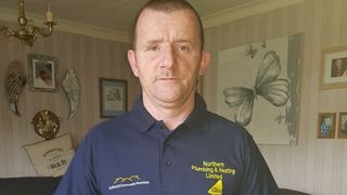 Un instalator i-a reparat unei bătr&acirc;ne de 91 de ani boilerul. C&acirc;nd a emis factura toată lumea a &icirc;nmărmurit. Nu se așteptau la asa ceva