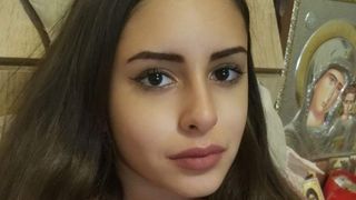 Irina, o t&acirc;nără pictoriţă şi poetă, are nevoie de ajutor nostru