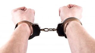 Închisoare pe viață după ce și-a ucis șefa. Povestea uluitoare a românului de 23 de ani