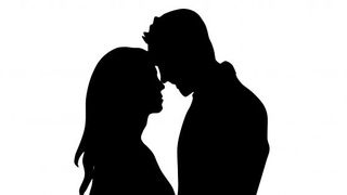 A făcut amor cu un bărbat &icirc;n Budapesta și acum se simte oribil. Ce a pățit t&acirc;năra