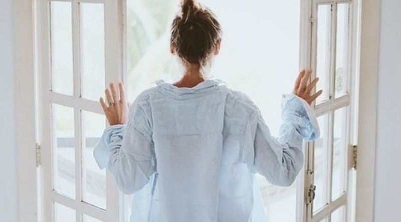 A făcut amor cu un bărbat în Budapesta și acum se simte oribil. Ce a pățit tânăra