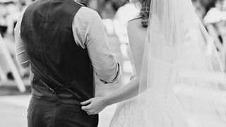 Povestea sf&acirc;șietoare a mirelui lăsat cu ochii &icirc;n soare &icirc;n fața altarului. Ce s-a &icirc;nt&acirc;mplat cu mireasa