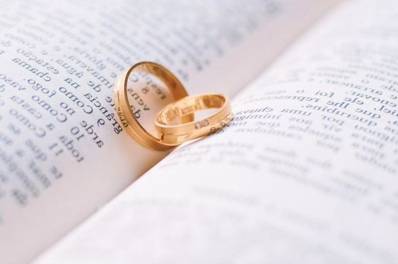 Povestea sfâșietoare a mirelui lăsat cu ochii în soare în fața altarului. Ce s-a întâmplat cu mireasa