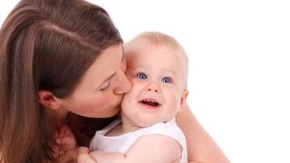 Mama activează &bdquo;hormonul iubirii&rdquo; al copilului. C&acirc;te femei știu de abilitatea asta?