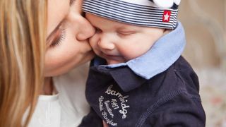 Mama activează &bdquo;hormonul iubirii&rdquo; al copilului. C&acirc;te femei știu de abilitatea asta?