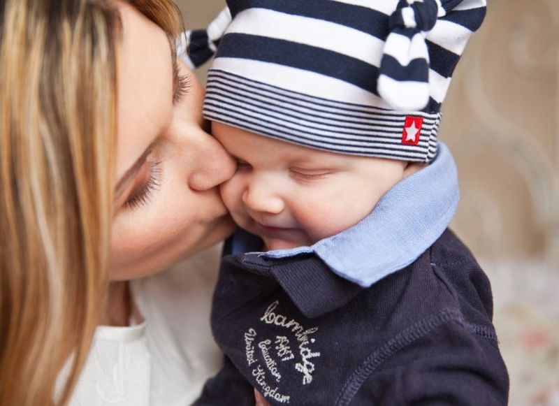 Mama activează „hormonul iubirii” al copilului. Câte femei știu de abilitatea asta?