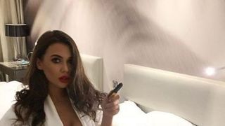 Andra de la Puterea Dragostei, scene seducătoare cu un bărbat! Imagini dintr-un clip incitant