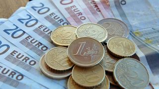 Euro continuă să urce spre 4,75 lei, la cel mai mare nivel din ultimele 4 luni