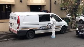 VIDEO | Percheziții în cazul fetiței de 11 ani ucise. Anchetatorii au descins la un hostel unde a locuit olandezul