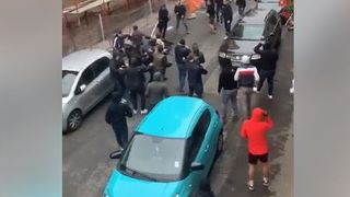 VIDEO | Bătaie între suporteri ai echipelor de fotbal Dinamo Bucureşti şi Poli Timişoara. Imaginile sunt șocante