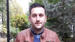 Durere imensă pentru prietenii poliţistului din Suceava care s-a &icirc;mpuşcat &icirc;n cap: "Ne-ai ars sufletele de durere"