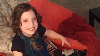 Povestea plină de mister a unei fetițe de 8 ani. &bdquo;Se holba noaptea la noi, am văzut-o cum a pus chimicale &icirc;n cafea, a zis că &icirc;ncearcă să mă otrăvească&rdquo;