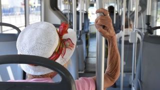 Gestul neașteptat al unei bătr&acirc;ne de 62 de ani. Femeia a furat portofelul unui bărbat