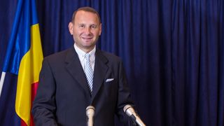 Viorel Cataramă e cel mai bogat candidat la alegerile prezidenţiale! Are tablouri şi bijuterii de peste 3 milioane de euro, 20 de terenuri, dar şi un cavou pe care l-a construit c&acirc;nd avea 42 de ani!