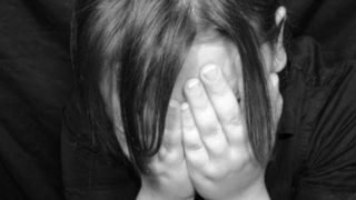 Alertă de HIV! Un t&acirc;năr a infectat intenționat mai multe fete cu acest virus