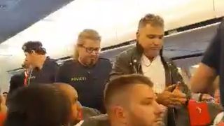 Un avion a aterizat de urgenţă pe Aeroportul Internaţional Viena, din cauza unui pasager rom&acirc;n agresiv