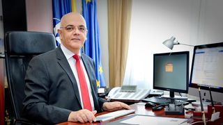 &bdquo;Nu se pune problema să fie deconectat de la aparate&rdquo;- declarația de ultimă oră a lui Raed Arafat despre starea de sănătate a lui Mihai Constantinescu