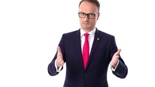 Alexandru Cumpănaşu a fost făcut praf de un profesor celebru: &bdquo;Acest trubadur a fraudat fonduri UE, invoc&acirc;nd calități false. Sper să audă și doamna Kovesi!&rdquo;